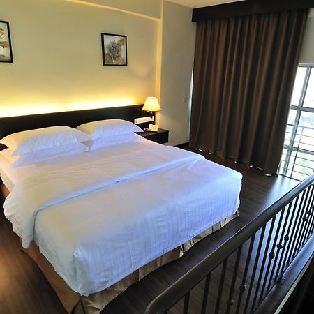 Ernes Hotel Perai Extérieur photo